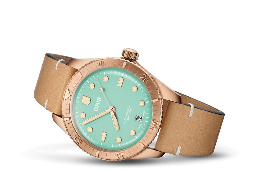 Oris Oris Divers Sixty‑Five 'Cotton Candy' 01 733 7771 3157-07 5 19 04BR , наручные мужские часы фото под углом